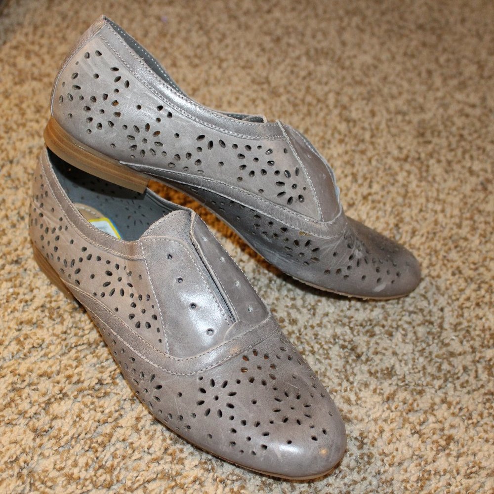 Crown Vintage perforated oxfords